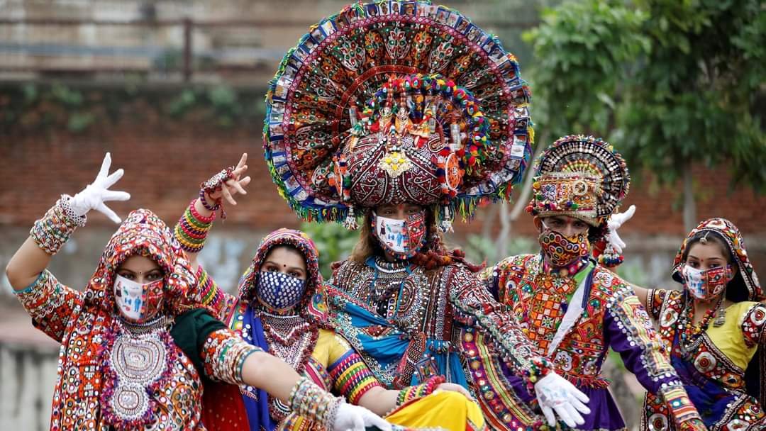 HullioSikandar's tweet photo. Much before today's wearing of masks to contain the spread of #COVID19, almost same but colorful #Masks were part of subcontinent's culture through #Navratri - a #Hindu festival celebrated every year in autumn where youth dance and celebrate. View the rehearsal ahead of festival. https://t.co/ngpMrX0Ku2