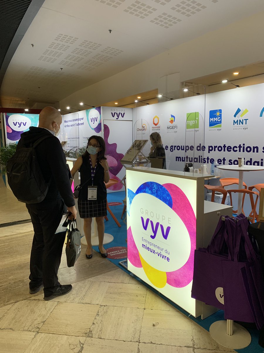 AgatheMoute's tweet photo. Ouverture des @JDC_Courtage ! Le @Groupe_VYV vous accueille sur son stand PA77 avec toutes les précautions nécessaires. Venez déguster des délicieux smoothies pour faire le plein de vitamines !  
#courtage #salon #JDC2020 https://t.co/O4LoYjqWBT