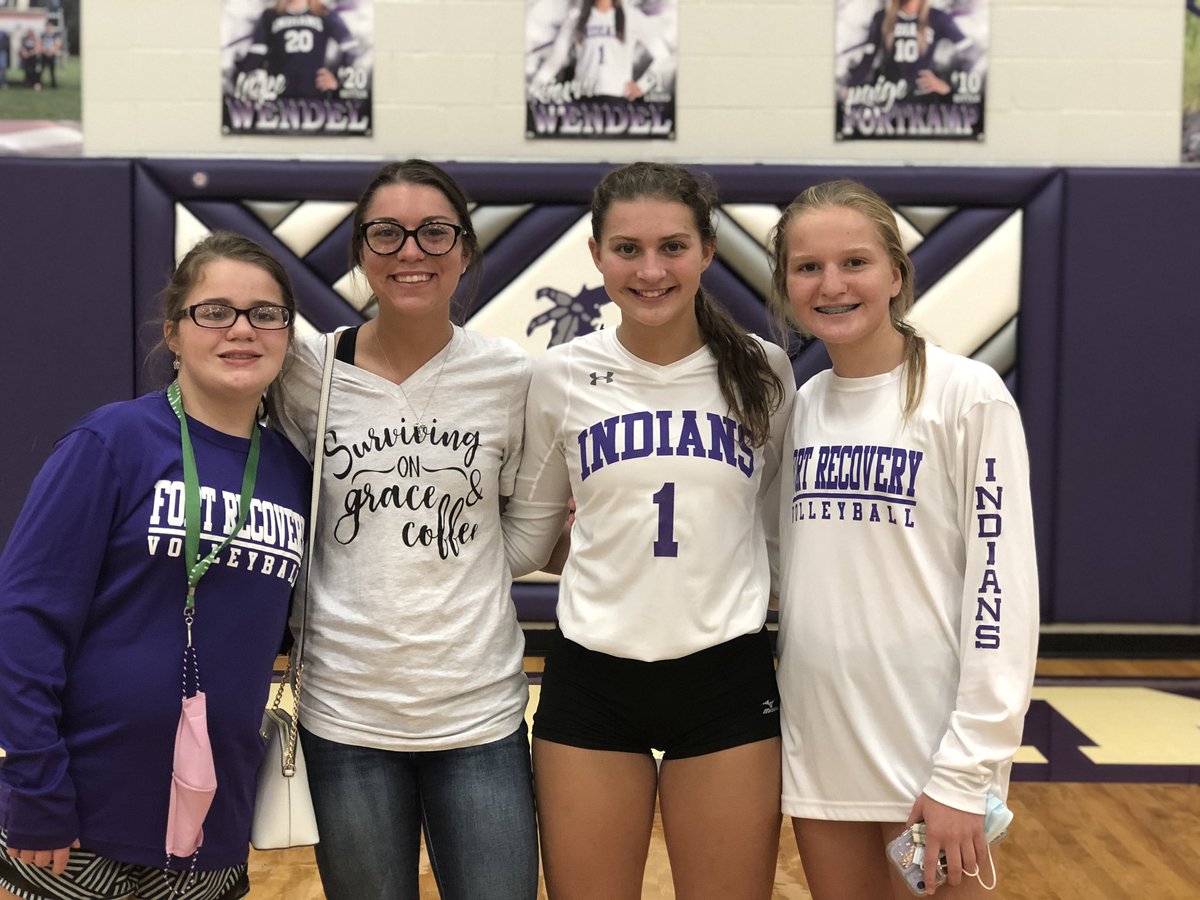 kimbettwend12's tweet photo. #kee-keesenioryear. #supportclub💜🏐 https://t.co/ELxuQLmWhS