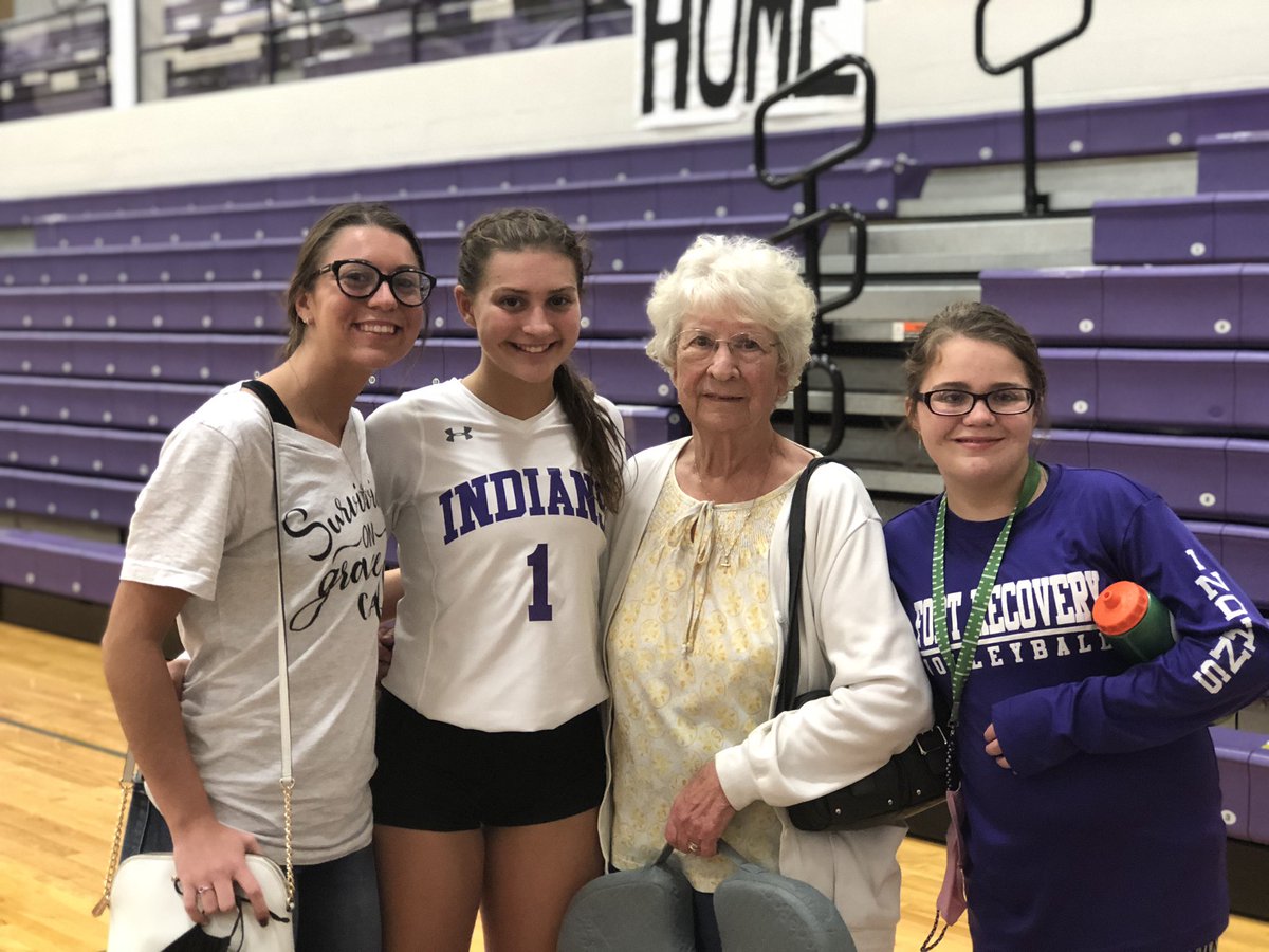 kimbettwend12's tweet photo. #kee-keesenioryear. #supportclub💜🏐 https://t.co/ELxuQLmWhS