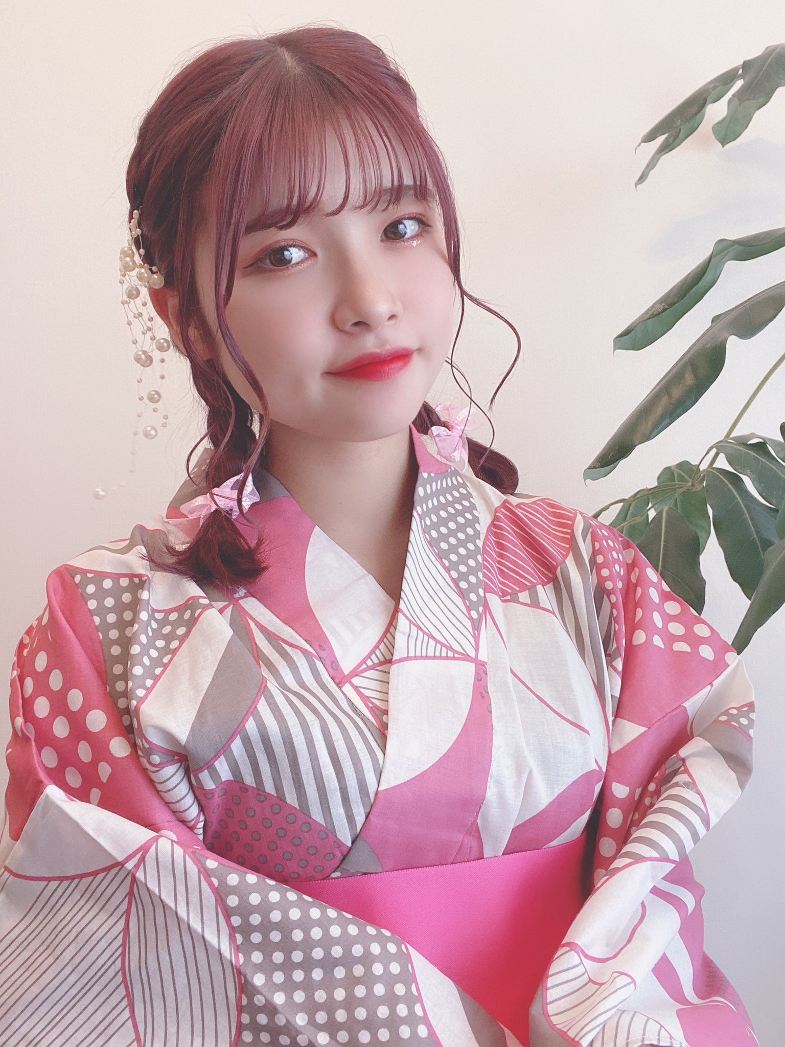 Mai こちらの浴衣は 千代田 さんから浴衣提供で頂いたものです なかなかピンクの浴衣は着ることないから新鮮すぎる 髪色もラベンダーピンクで最高 3日間の浴衣配信みんなしっかり見に来てね Modecon ミクチャ 沖縄振袖 沖縄袴