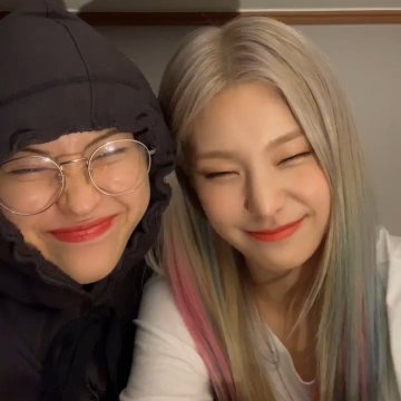 too random but,, here& #39;s a thread for my best girl, aii.