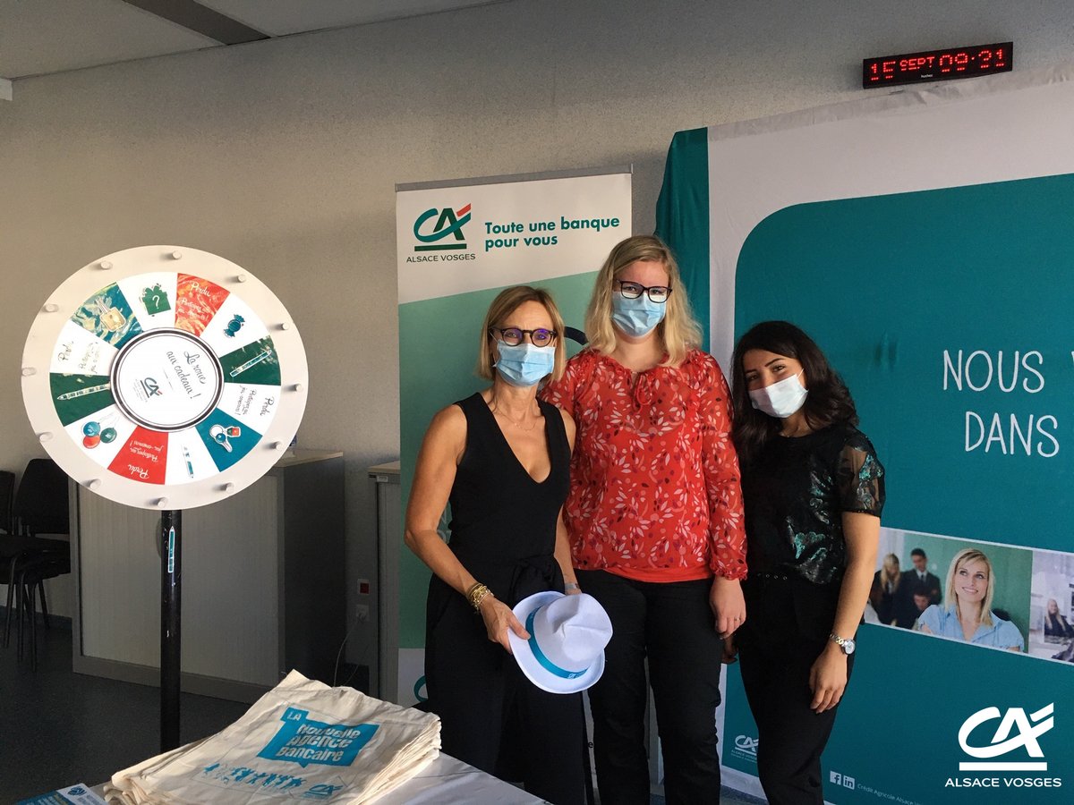 CA_AlsaceVosges's tweet photo. Masquée mais super motivée 🤙, l’équipe du Crédit Agricole de Brumath est prête à accueillir les élèves infirmiers et professionnels de santé de 1ere année de IFSI - IFAS de Brumath ,pour des échanges privilégiés ! https://t.co/ZzeU760bPP
