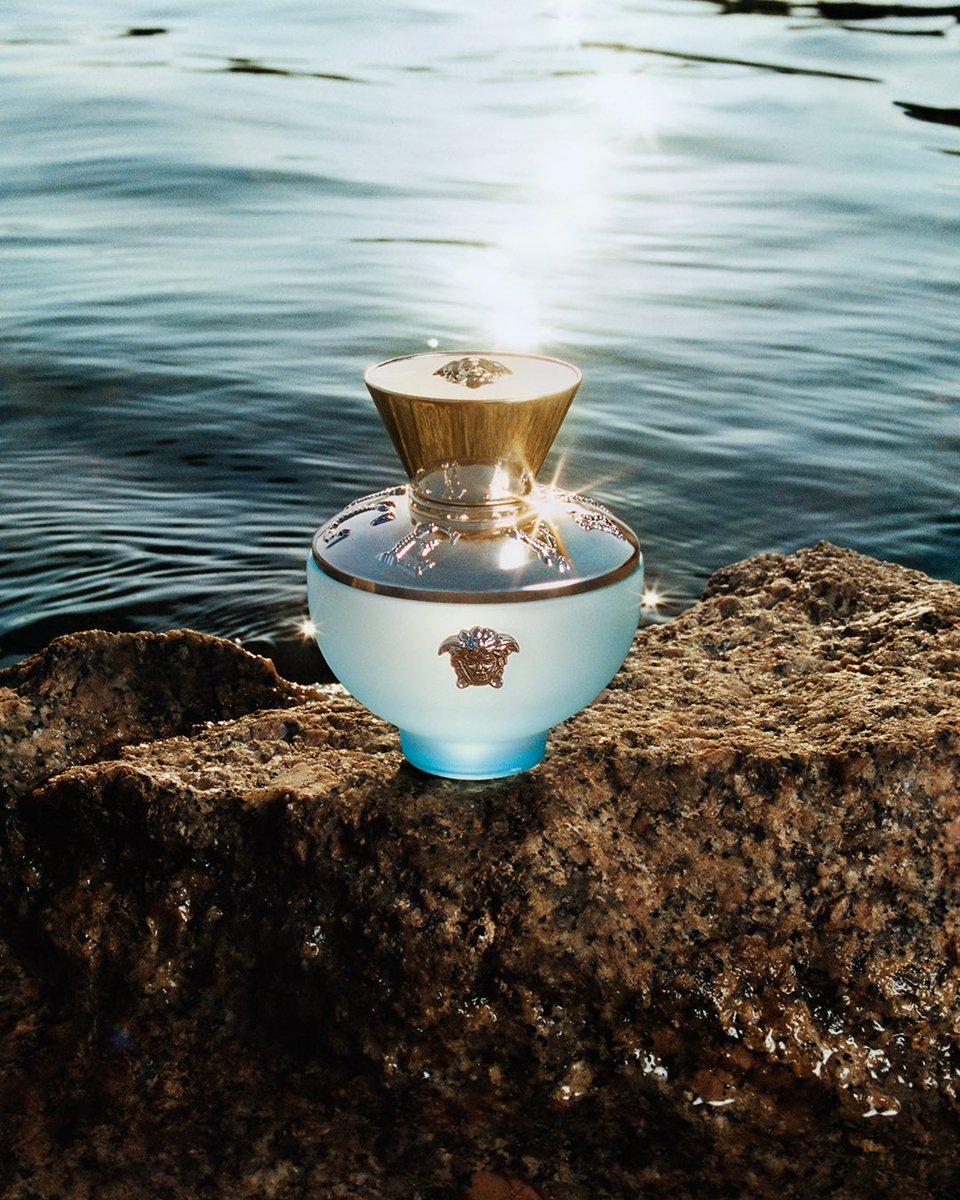 Versace's tweet photo. Dylan Turquoise Pour Femme 🐚 introducing the new fragrance for her. #HaileyBieber encapsulates the young and effortless attitude of today’s Versace girl as she shimmers on the shoreline. #VersaceDylanTurquoise

View more: https://t.co/3hPV8MbGJr https://t.co/5jNXryxuyI