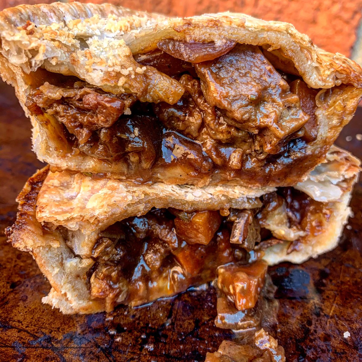 PieDealersLDN's tweet photo. Vegan steak, vegan beer and vegan flaky pastry - The Holy Trinity of our Vegan Steak And Ale Pie
https://t.co/q8LGN5tzo3
#veganpie #vegansteak #vegansteakbake #plantbased #meatfree #supportveganbusiness #supportsmallbusiness #youngvegans #RIPJKRowling #TransRightsAreHumanRights https://t.co/DtkaQgpN2D