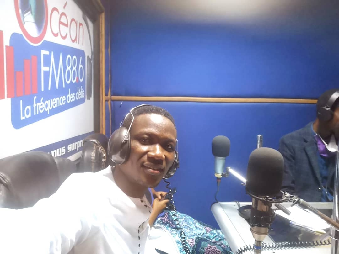 sheyihr's tweet photo. #ASSURANCE
Océan Fm assuré. Rendez-vous à #17heures sur Ado FM : fréquence 100.0
Single toujours disponible🔻
Audio >>> https://t.co/bnVjMx53Up
Video Lyrics >>> https://t.co/AdgAHIwNwM
#radiotour #17h #ADOFM
#gospelurbain
#gospelmusic
#229Music
#culture
#wasexo
#JMSprod #Ohnext https://t.co/uZmqB2zYoI