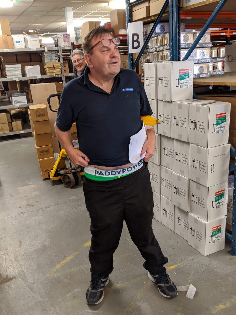 jonnypoweruk's tweet photo. @carolvorders Good morning beautiful #paddypowerpants https://t.co/r2JMWcUkxi