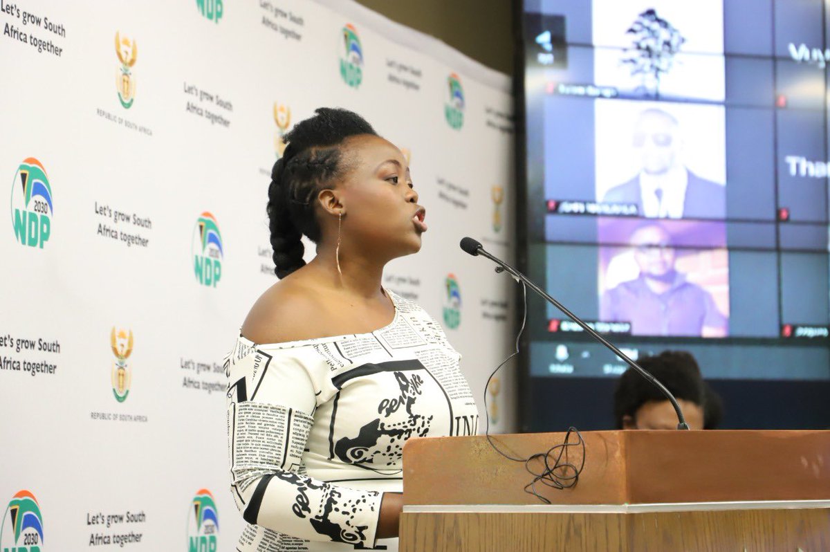 CommsZA's tweet photo. Keitumetse Mtolo is one of the #DataScienceGrad2020 certificate recipients. She gives a wonderful testimony of how this programme has equipped and shaped her to position herself better for #4IR
@natashamtolo https://t.co/jloWQ2N4k0
