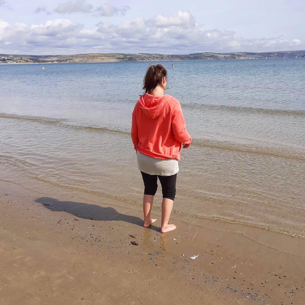 AutonomyGroup's tweet photo. A day trip to Weymouth beach with one of our service users π #autonomycare #serviceuser #caringstaff #daysout #support #supportworker #welovewhatwedo #everydaymakesadifference #weymouthbeach https://t.co/70BWbTQ3fy