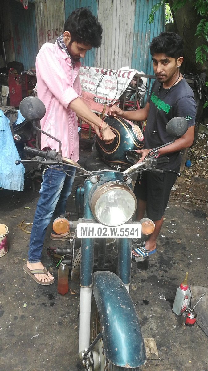 DPipercross's tweet photo. #EngineersDay2020  #RoyalEnfield @royalenfield 🛠️📚 https://t.co/cLJ2dTa6Jl