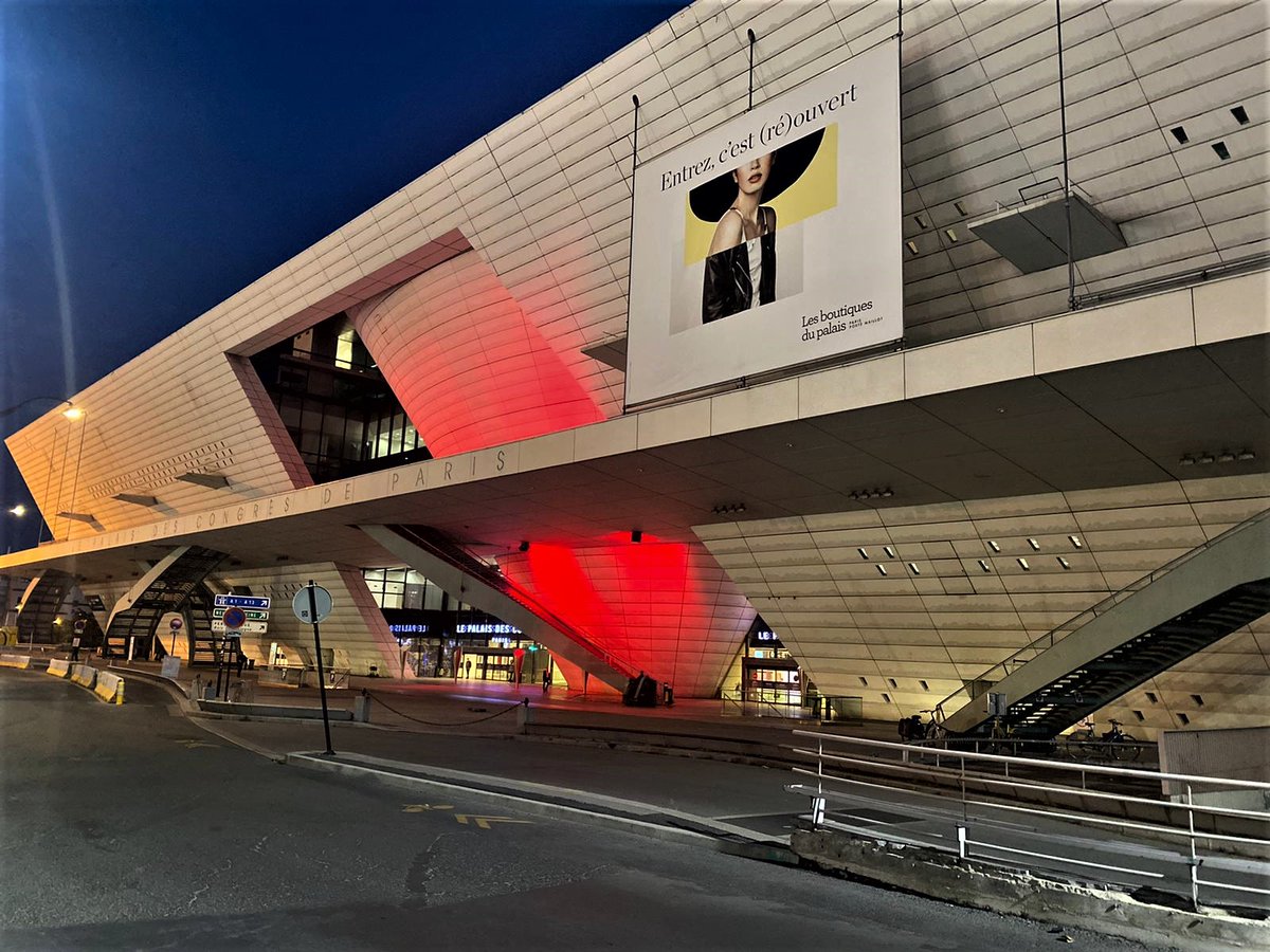 ViparisOfficiel's tweet photo. 🔴#AlerteRouge !
Les métiers de l'#événementiel doivent être soutenus.
En éclairant en rouge la façade du Palais des Congrès de Paris, Viparis soutient l'opération #RedAlertRESTART initiée par le @SYNPASESYNDICAT. https://t.co/t1qG4i6CTA