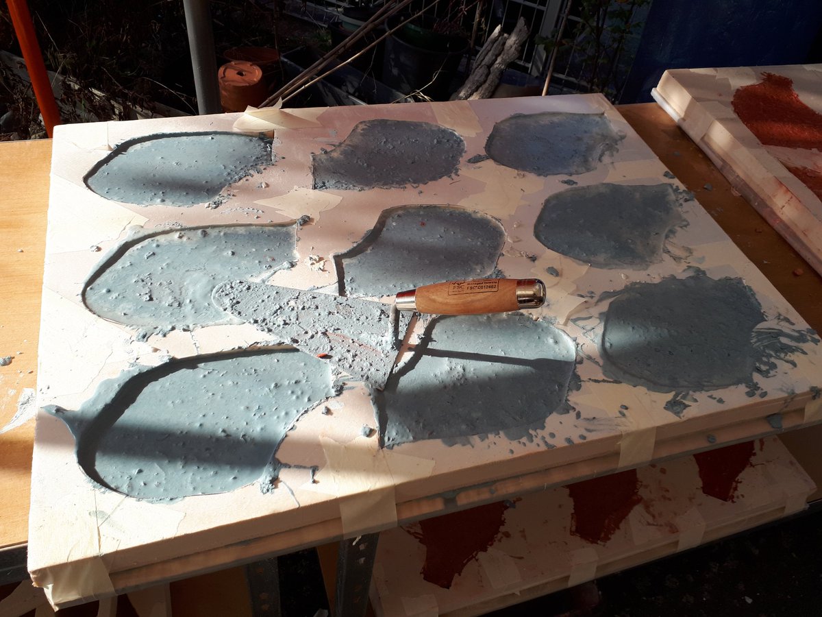 CollegeMalo's tweet photo. #100EAC Aménagement de la cour saison 3 épisode 1: tamisage des matériaux, fabrication en série des pavés, ça avance! @ille_et_vilaine @ille_et_vilaine @assoToutAtout @acrennes https://t.co/SsbB9fEqAi
