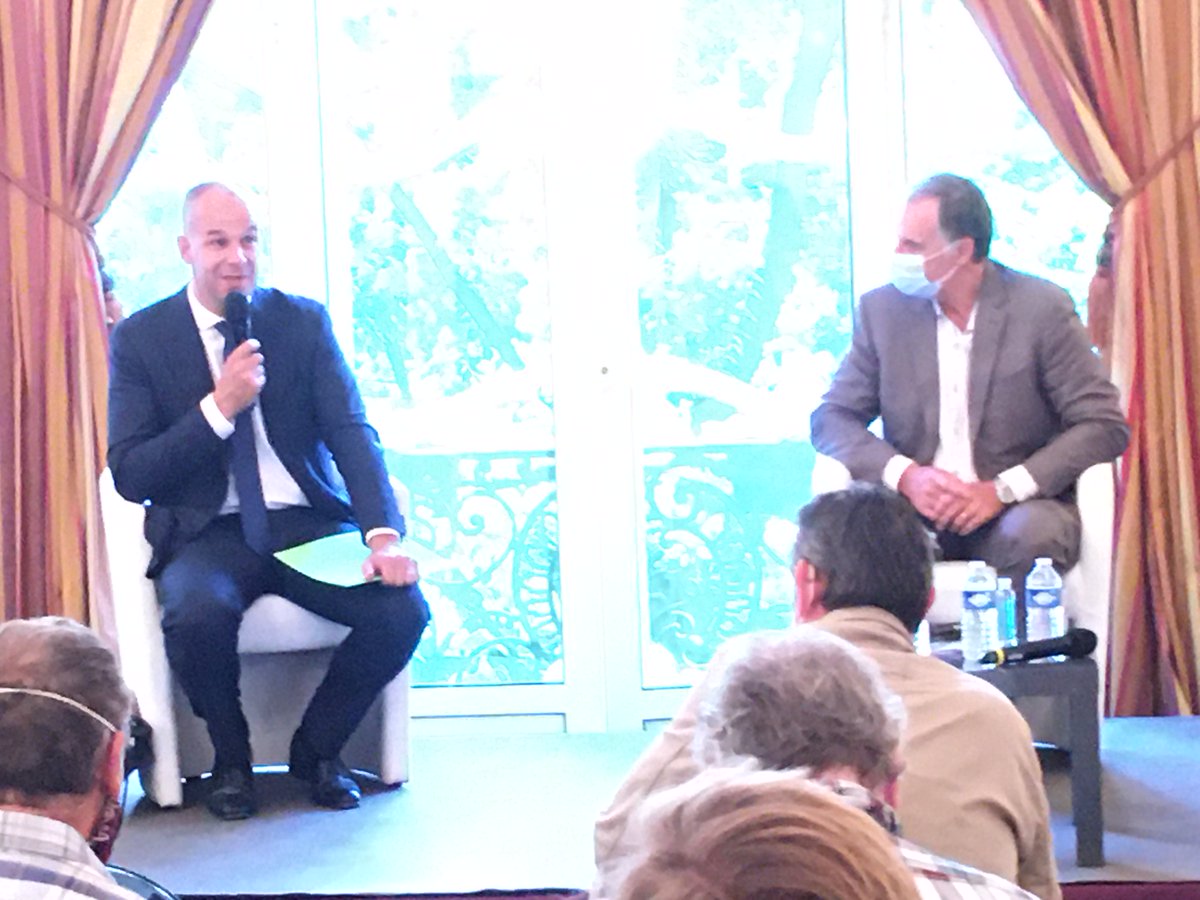 FopProducteurs's tweet photo. #conferencedepresse #FF3C avec @rousseautrocy, Psdent @FopProducteurs sur le biofioul,une energie de chauffage des territoires, renouvelable, composée d’ester de #colza. Le #Biofioul est une bonne nouvelle pour les producteurs d’oléagineux #colza #tournesol #Energie https://t.co/DqGUDRfJuF