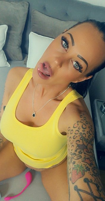 Guten Morgen retweeten wenn du auch so fickerich bist? 💦💦💦 https://t.co/llWm2uOKKk<a href="/tag/selfie"class="tags"><span>#selfie</span></a><a href="/tag/sexy"class="tags"><span>#sexy</span></a><a href="/tag/heels"class="tags"><span>#heels</span></a><a href="/tag/german"class="tags"><span>#german</span></a><a href="/tag/milf"class="tags"><span>#milf</span></a><a href="/tag/cam"class="tags"><span>#cam</span></a>