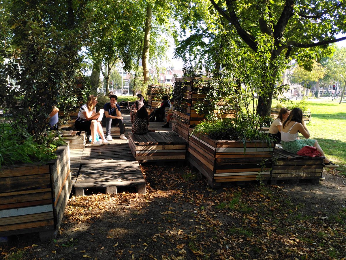 De Groene Oase wordt in deze nazomer goed gebruikt! Extra mooi zo aan een ronde singel #Moreelsepark #Utrecht #GBCU #singel #groeneoase