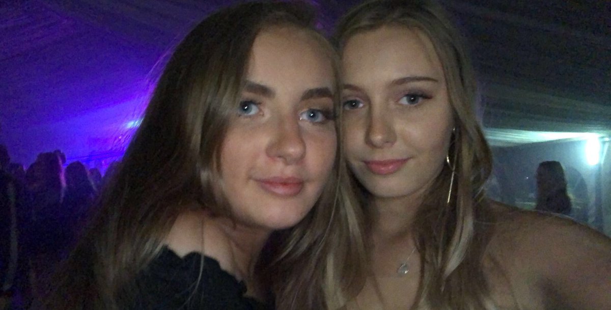 nicoletowlerx's tweet photo. @leiareid_ happy 18th leia, i hope u have a lovely meal tonight &amp; cant wait to celebrate with you🥂😘love you X https://t.co/uVXyFNEI3D