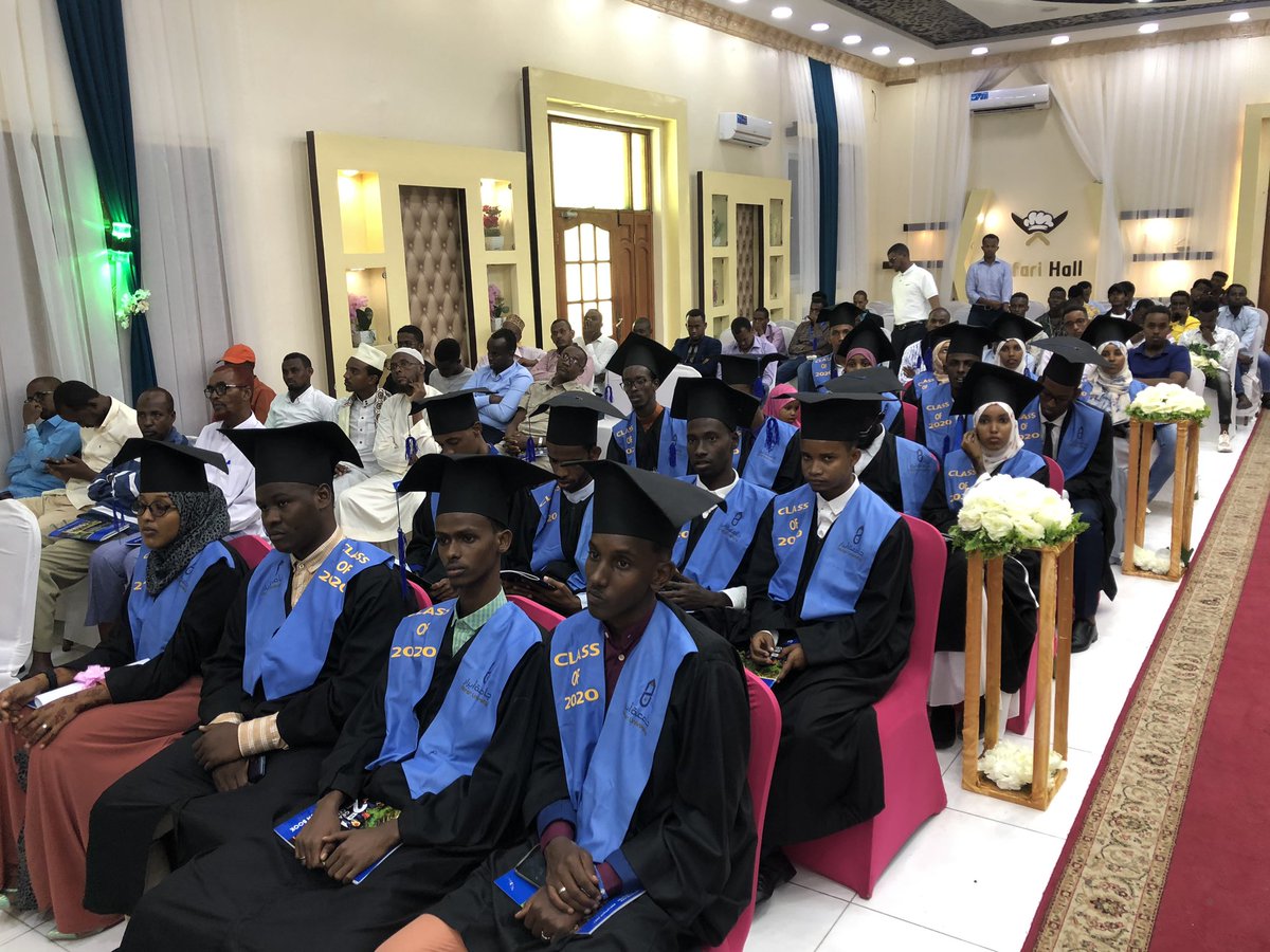 AssociationofSU's tweet photo. Gudoomiyaha Ururka Jaamacadaha Soomaaliyeed @Dahirhasan oo ka qaybgalaya xaflada qalinjebinta dufcaddii 2aad ee Jaamacadda Abrar ayaa hambalyo iyo bogaadin u diray gabdhaha iyo wiilasha kusoo biiray bahda aqoonyahanada Soomaaliyeed. https://t.co/Nson3XjBVl