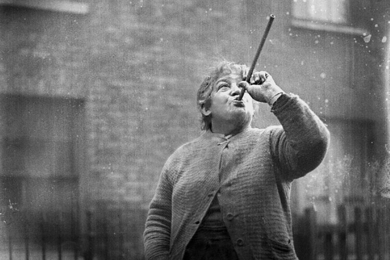 southlondonjohn's tweet photo. @FXMC1957 I like John Topham's photos.He was a policeman who used to carry a camera with him on the beat.He took a photo of Mary Smith a knocker upper who was paid to use a pea shooter to wake people up.After he sold the photo he decided to become a professional photographer https://t.co/6ZdBuRlm2h
