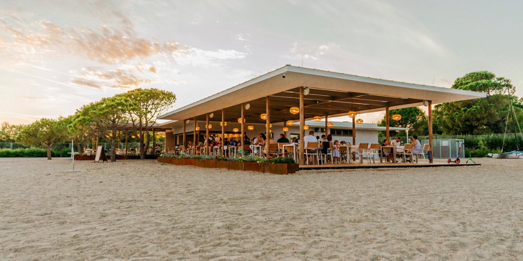 One of the novelties is the renovation of Beach Restaurant &amp; Bar Mareta, a renovation inspired by the Roman Villa Rustica, the foundations of which can be found just a few steps from the restaurant 🧐

Did you check what else new we prepared? 🍴
zaton.hr/en/novelties-2…🔗