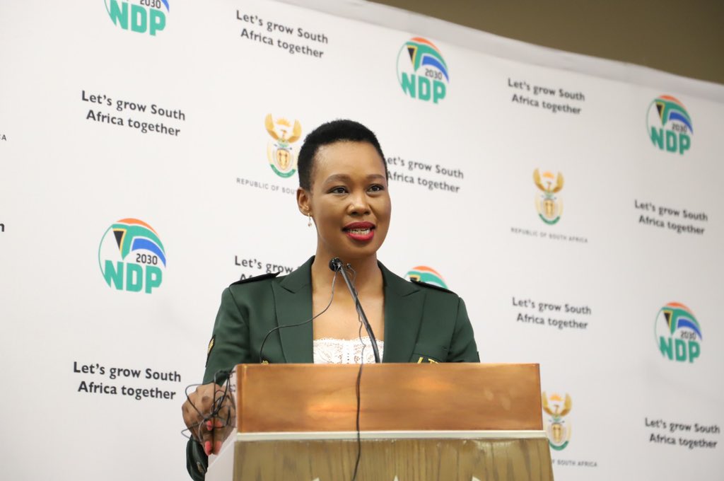 CommsZA's tweet photo. Minister @Stellarated giving a keynote address and officiating the ceremony. #DataScienceGrad2020 https://t.co/Sm7eFqw2zR
