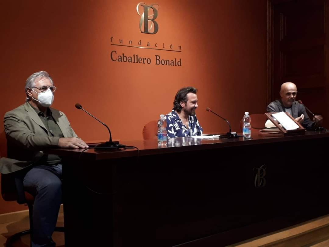 fcbonald's tweet photo. Exitosa la presentación de Manuel Luis ayer en la Fundación Caballero Bonald. ¡Enhorabuena al poeta al que, como comentó su editor, José Mateos, vemos nacer con este libro! https://t.co/8Y3naU5RHV