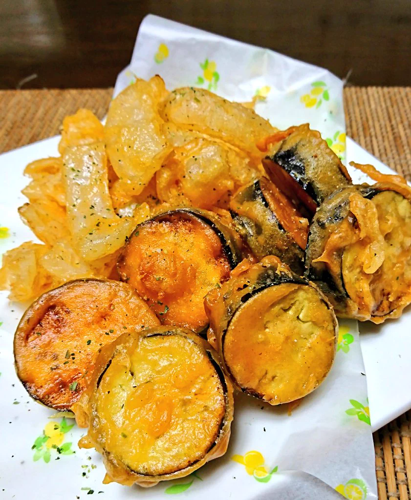 ナスさえもこの仕上がり！「オニオンリングの素」を使うとお野菜がザクザクに揚がると話題に！