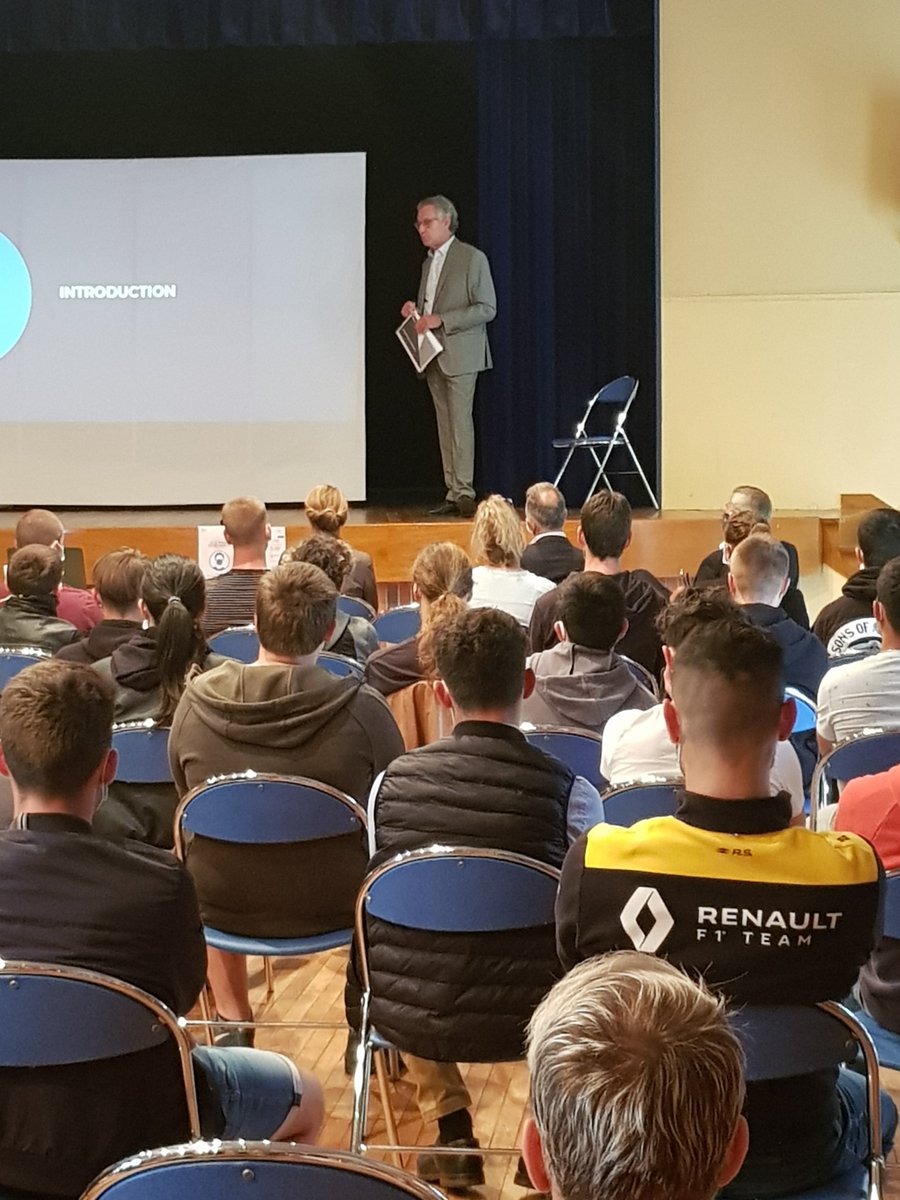 Alain_Daher's tweet photo. Je reçois à #SaintCaradec les 120 apprentis et alternants du #groupe #Bodemer . Ils sont l'avenir de l'entreprise. Merci à eux d'avoir choisi cette voie. #Bretagne #Normandie #emploi #automobile https://t.co/Hb3YuSJ0m9