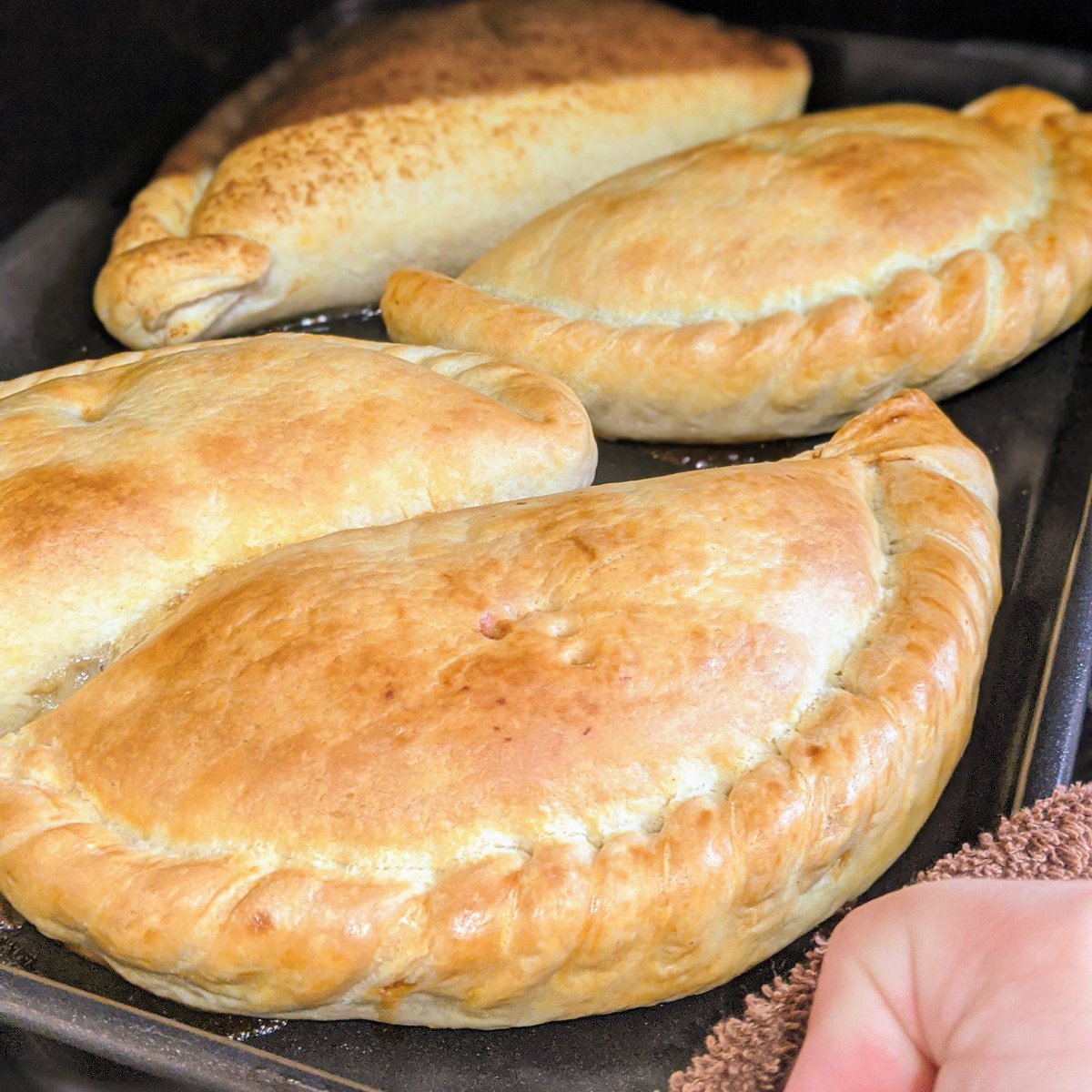 PlymCityCentre's tweet photo. 🥟What's for dinner tonight? @OggyArmada are still offering frozen pasty delivery service.

Mix and match your favourite ones and pop them in the oven for a delicious dinner for all the family 

#GeddonPlymouth #Plymouth #Shop4Plymouth https://t.co/UjTJDZDyry