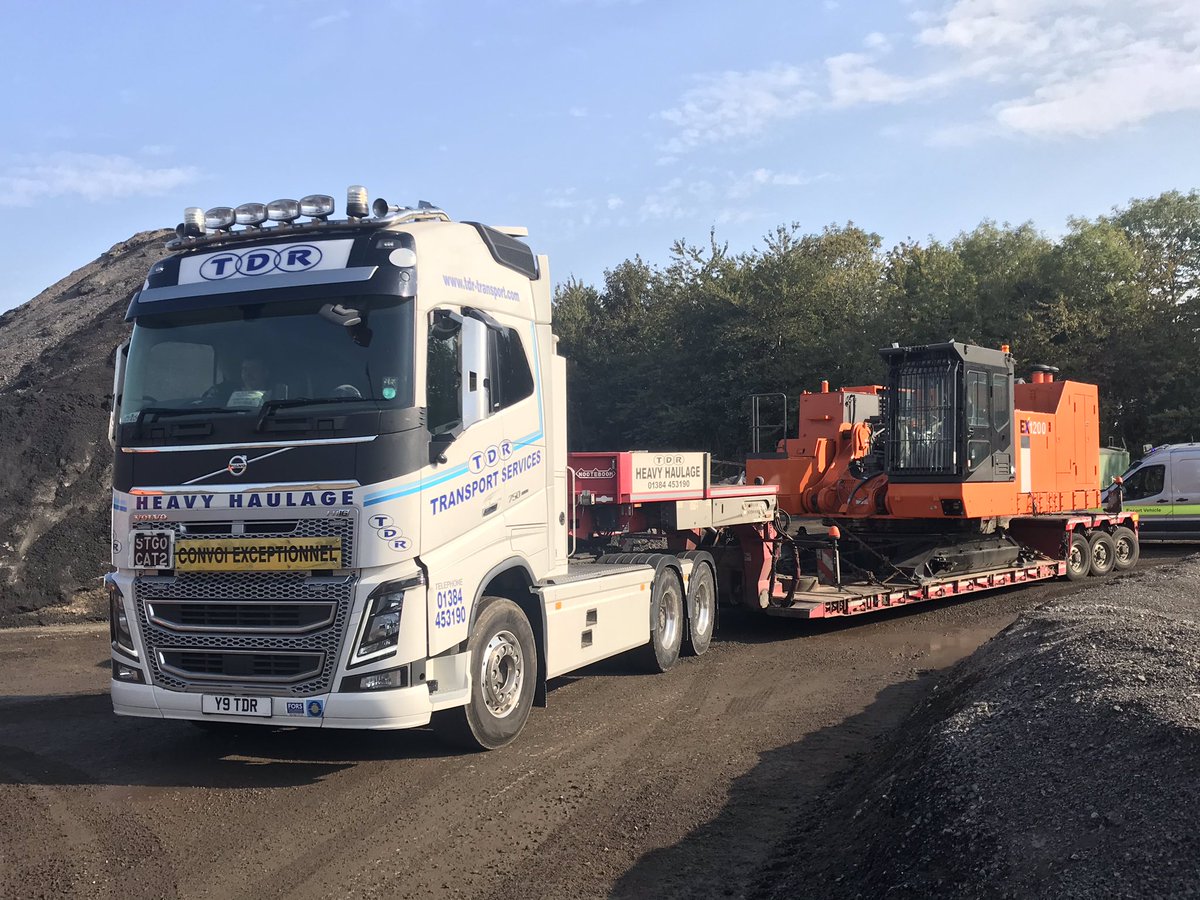 TheWaltersGroup's tweet photo. @TheWaltersGroup @tdrheavyhaulage @RPA_Media @HitachiCME @hitachi_uk final part of the jigsaw arrived. All we need to do is put together. #EX1200 #rileycranessomerset https://t.co/GhlBFMHKuM