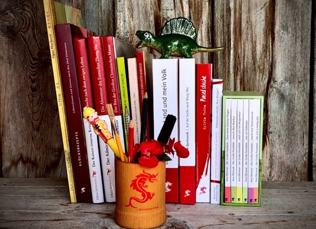 Einige Verlage haben sich dieses Jahr entschieden, #verlagebesuchen online anzubieten – so könnt ihr z.B. aus München beim Verbrecher Verlag reinschauen oder von Berlin aus einen Blick zum Drachenhaus Verlag in Esslingen werfen: Hier in der Übersicht!

verlagebesuchen.de/tag/online-ver…