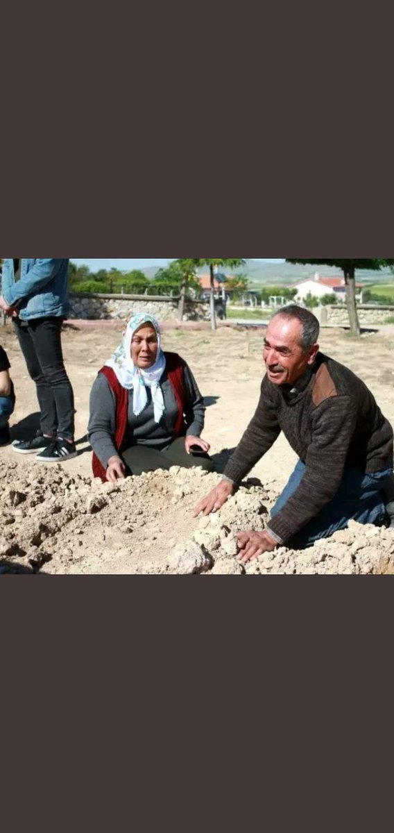 Ebrudemiroffic's tweet photo. "Kızım kimse sesini duymuyor" diye günlerdir feryad eden bir baba. Tehdit, şiddet, işgence görüp öldürülen genç kız Aleyna Çakır  "Geç kalınmış adalet adalet değildir. Adaletin gücü hızındadır. " Tutuklansın artık!! #AleynaÇakir #umitcanuyguntutuklansin https://t.co/gjoxPGgUvi