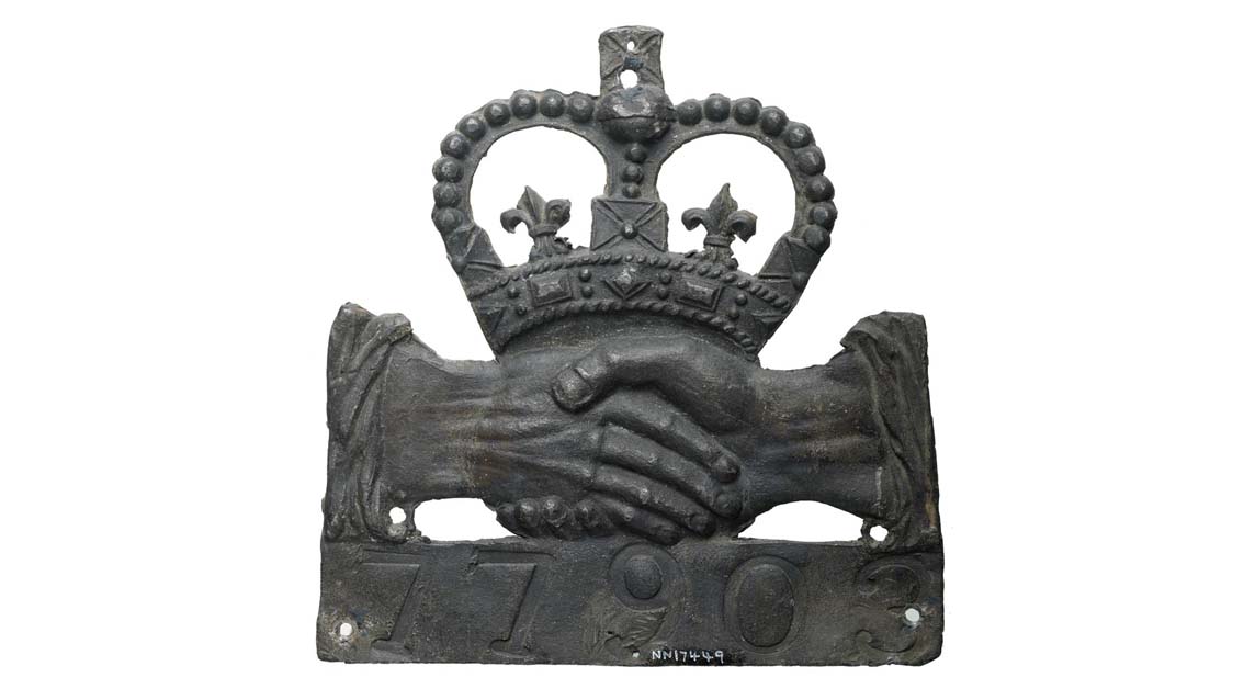 By 1700, the insurers realised it was cheaper to put out fires themselves than pay for rebuilds, so they each employed fire brigades. Insurers created ‘fire mark’ plates to mark houses they insured. This one is from the Hand in Hand Fire Office.