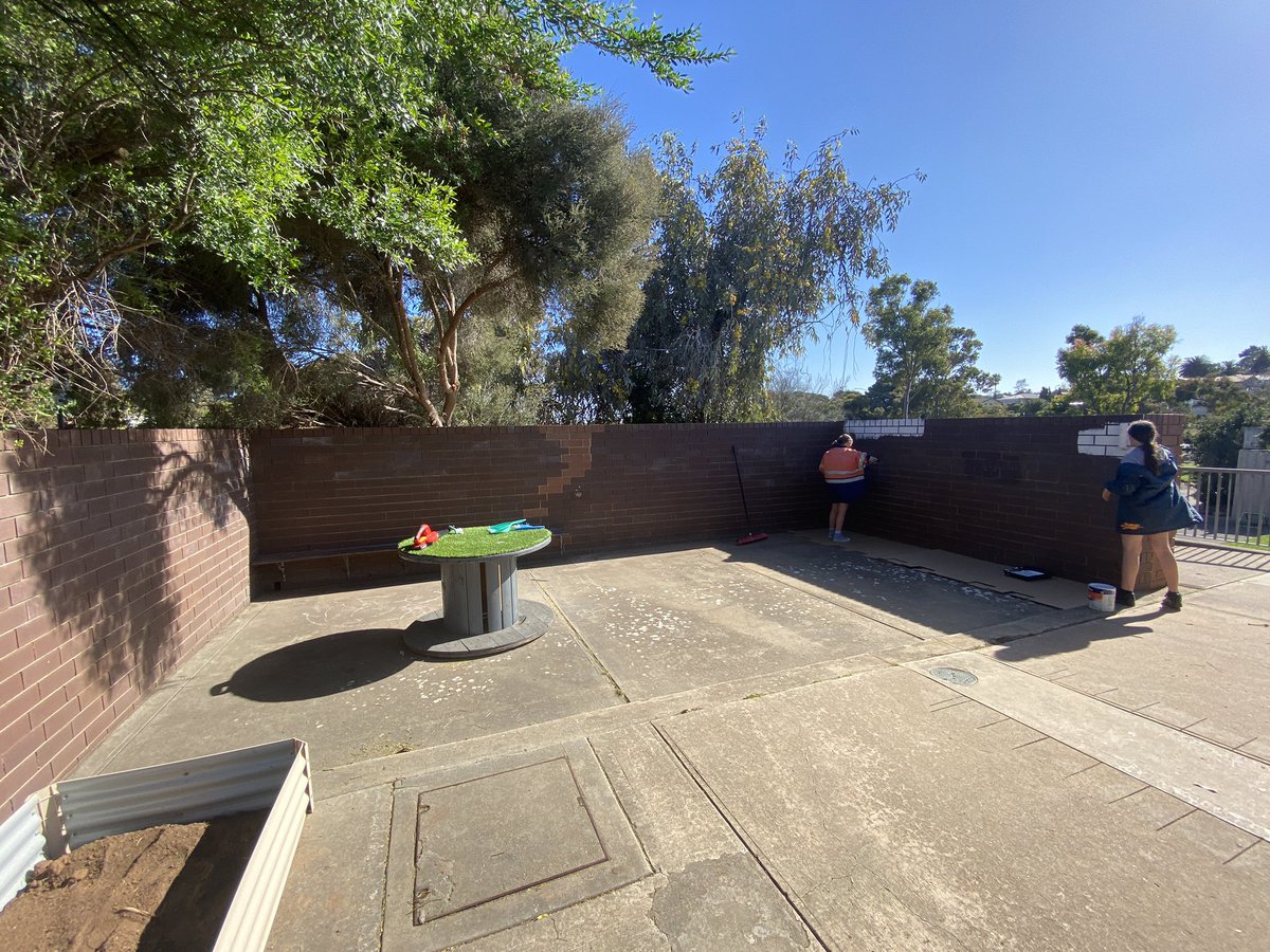 ProjReimaginate's tweet image. School Governing Council approved funding for our big 2020 transformations, now we work! 

We will create a “hideaway” space for younger students, dedicated garden beds, a Japanese garden, forest play EVERY break, &amp;amp; a “learning street” breakout space. 

#ProjectReimaginate