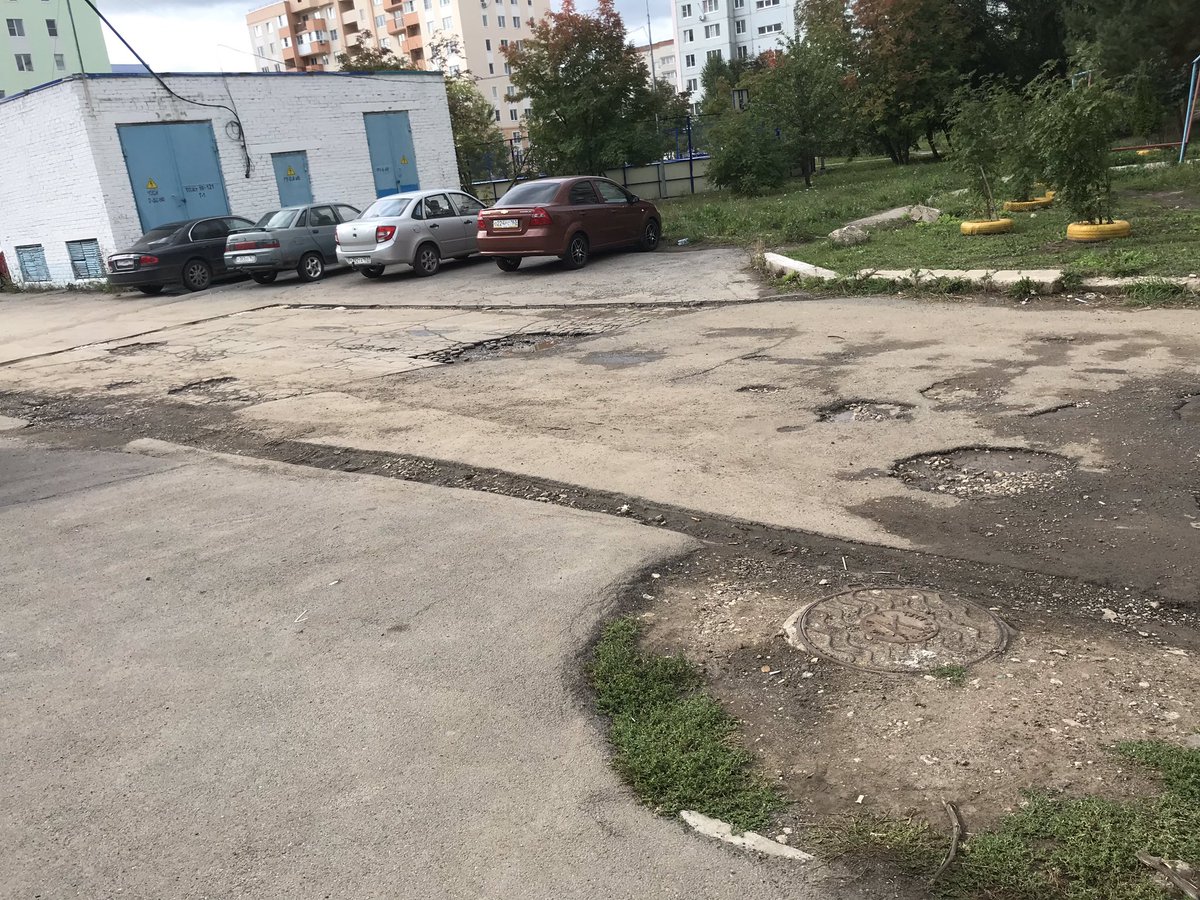 Vladdislaf's tweet photo. @Adm_Zhigulevsk Когда уже сделают дорогу во дворе,микрорайон В-3? Как срезали,и воз и ныне там https://t.co/WvnrOQ5dvP