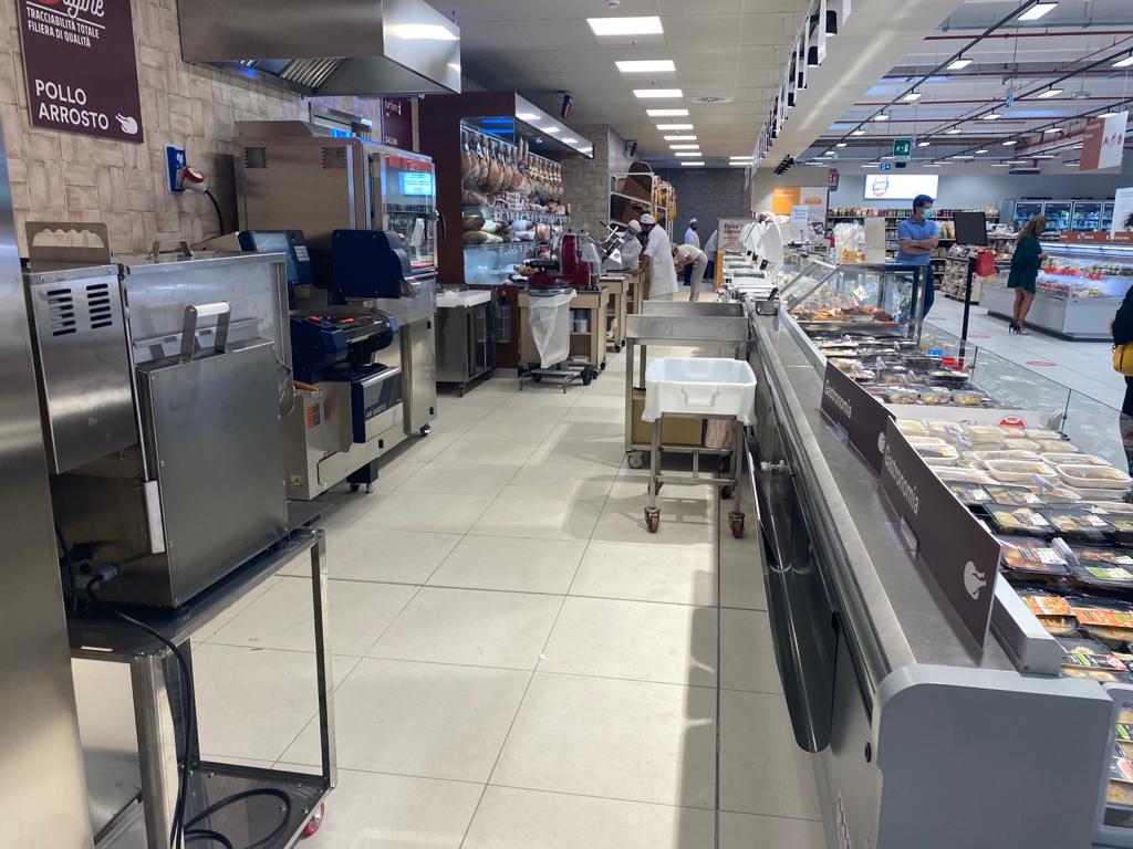 BlueRedGroupSpA's tweet photo. Inaugura il nuovo #superstore @Coop_Lombardia di #Monza e @BlueRedGroupSpA c'è!
#bluered #blueredgroup #blueredarreda #inartebrg #coop #supermercato #arredi #reparti #banchi #linea #inox #accessori #vetrine #freschi #arredamenti #constile #unico #speciale #autismfriendly https://t.co/1y3IvHXWmX