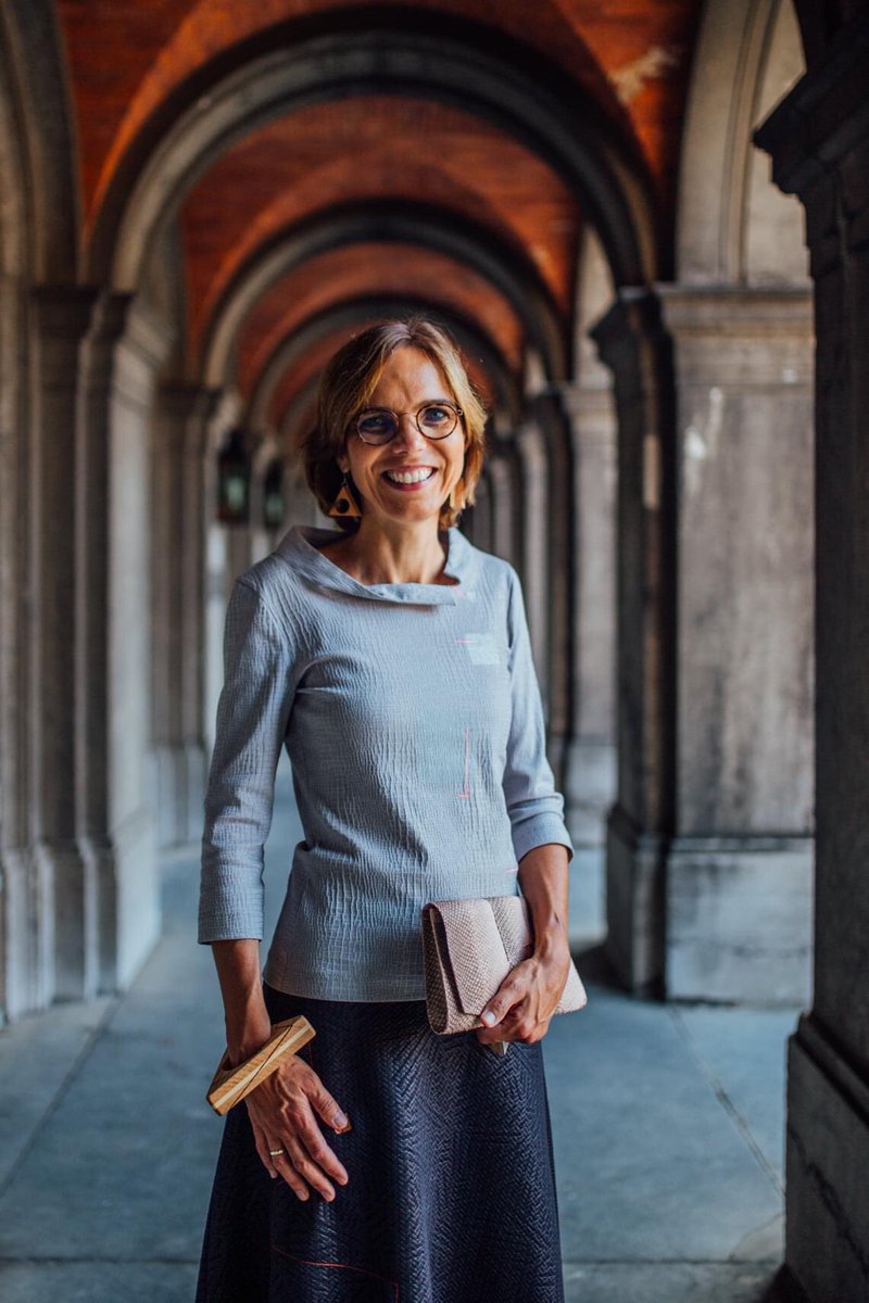 Kleding van reststoffen uit de kledingindustrie, een armband en oorbellen van een Zwolse boom en een zalmleren tas. Dat is mijn sobere en duurzame outfit voor #prinsjesdag2020 die anders dan anders is.

Met dank aan Jolanda Doornbos, <a href="/MapRenes/">MapRenes</a> <a href="/LiVStores/">LIVSTORES</a> en Irma Borgsteede
