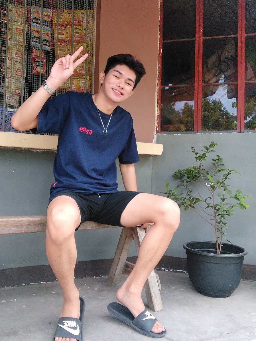 itscarloslopez's tweet photo. 16| 5'9| cute lng, walang pera HAHAHA😜 https://t.co/fRoqX3Sv6c