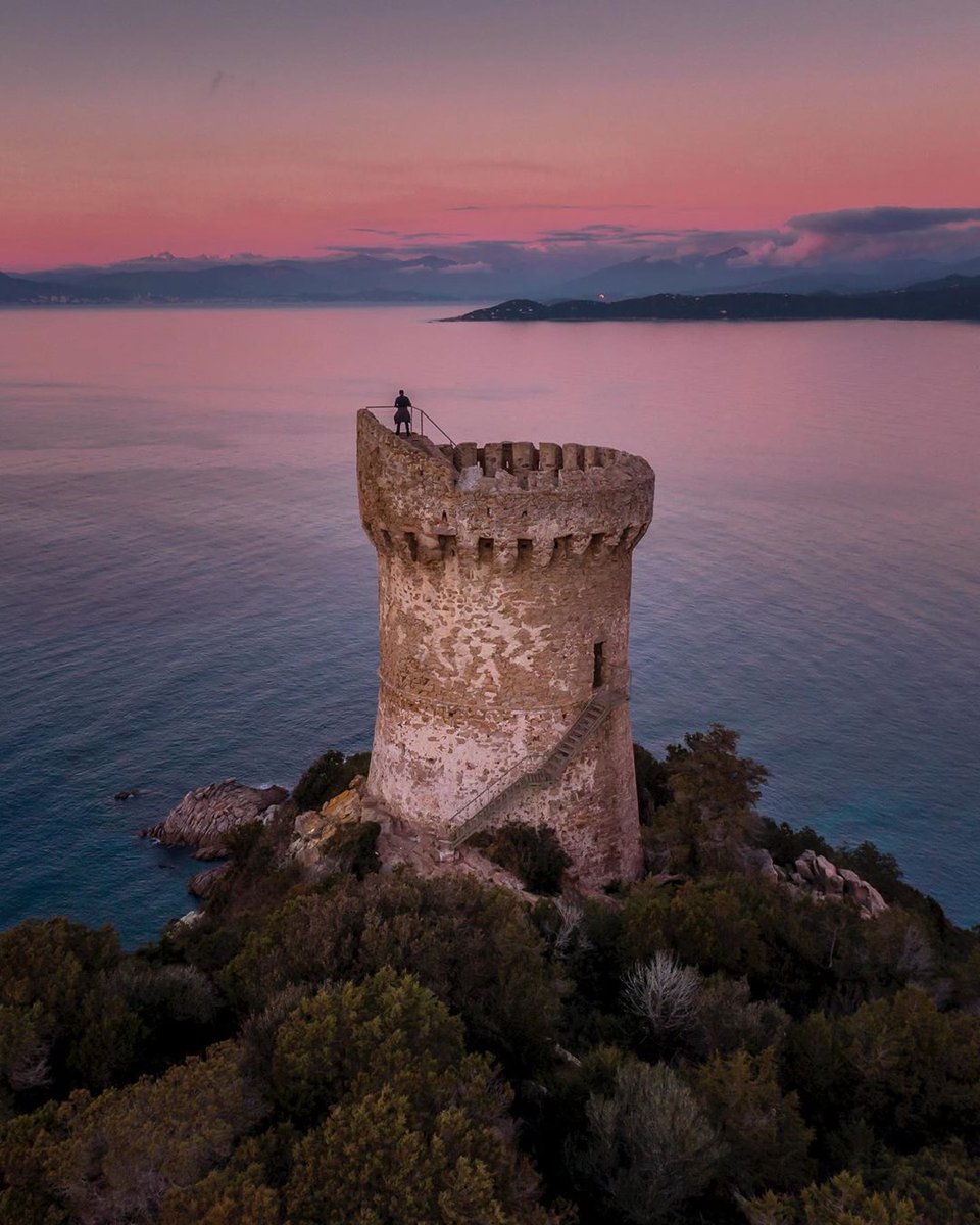 otcalvi's tweet photo. La Corse et ses sentinelles de la mer 🌅😍
📷@fcapparellii
#tower #tourgénoise #corsica #landscapephotography #seaview #TorradiCapudiMuru #CotiChiavari #corsedusud https://t.co/MzCvi3DwM6