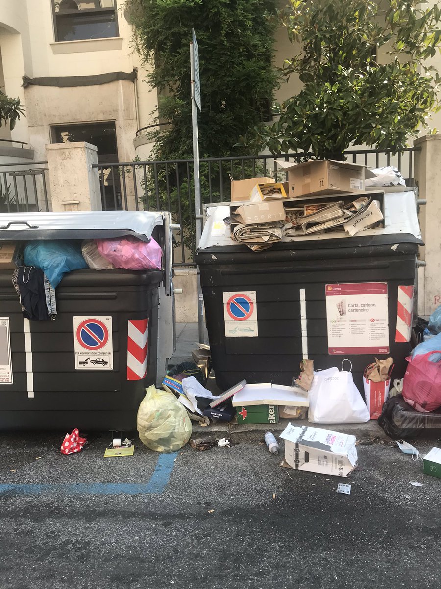 VIOLA_MARTELLA's tweet photo. Questa è Roma Via Bartolomeo Piazza ( Pza Bologna) @virginiaraggi #SecondoMunicipio @Delbellotw https://t.co/wF22YVxMkn