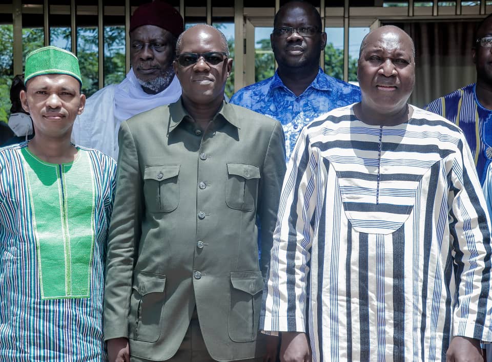 RdaAdf's tweet photo. Ce lundi 14 septembre 2020 :
Le Président Gilbert Noël OUÉDRAOGO, Président de l'ADF-RDA, a participé, au siège du chef de file de l'opposition, à la mise en place des organes de l'Accord Politique de l'Opposition (APO) 2020, signé et lancé le 18 août dernier.
#APO2020 #GNO2020 https://t.co/wdb0w1TO42