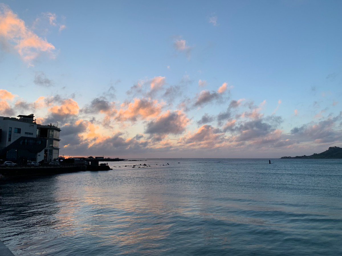 ellietsun's tweet photo. i've always
believed
that the sky
is in love
with the sea

—phrase

*Shots by SvetSong https://t.co/tghddrP7yZ