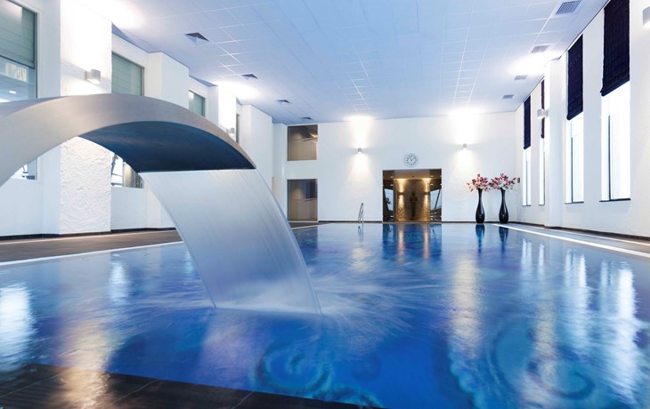 Wist u dat wij een prachtig verwarmd #binnenzwembad hebben waar u als #hotelgast gratis gebruik van kunt maken?
In deze tijd gaat het gebruik maken van het #zwembad even anders, meer informatie hierover kunt u op onze website vinden. 🌐 hotelalmere.nl/faciliteiten/z… #vandervalkalmere