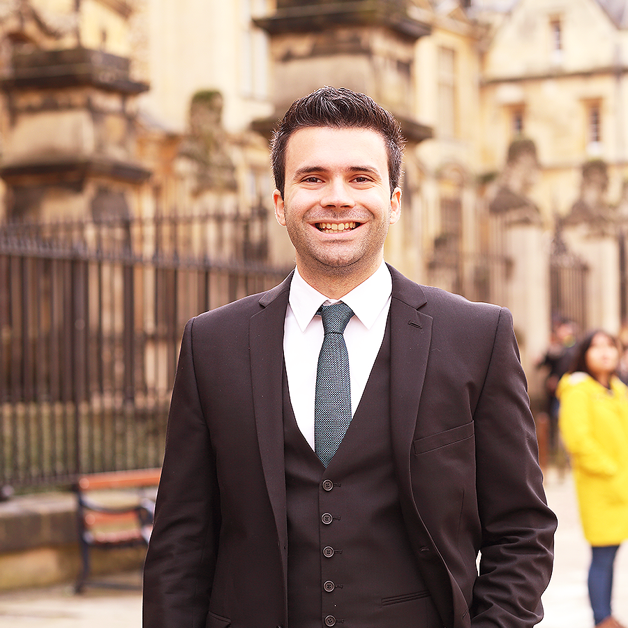 ErasmusESL's tweet photo. Dr. Menelaos Markakis, universitair docent Internationaal en Europees recht, heeft een EUR fellowship gekregen van de Erasmus Universiteit om te werken aan een tweejarig onderzoeksproject naar de verantwoordingsplicht van de Europese Centrale Bank. https://t.co/qbQQl3wGLM https://t.co/M60KeQ8mxH