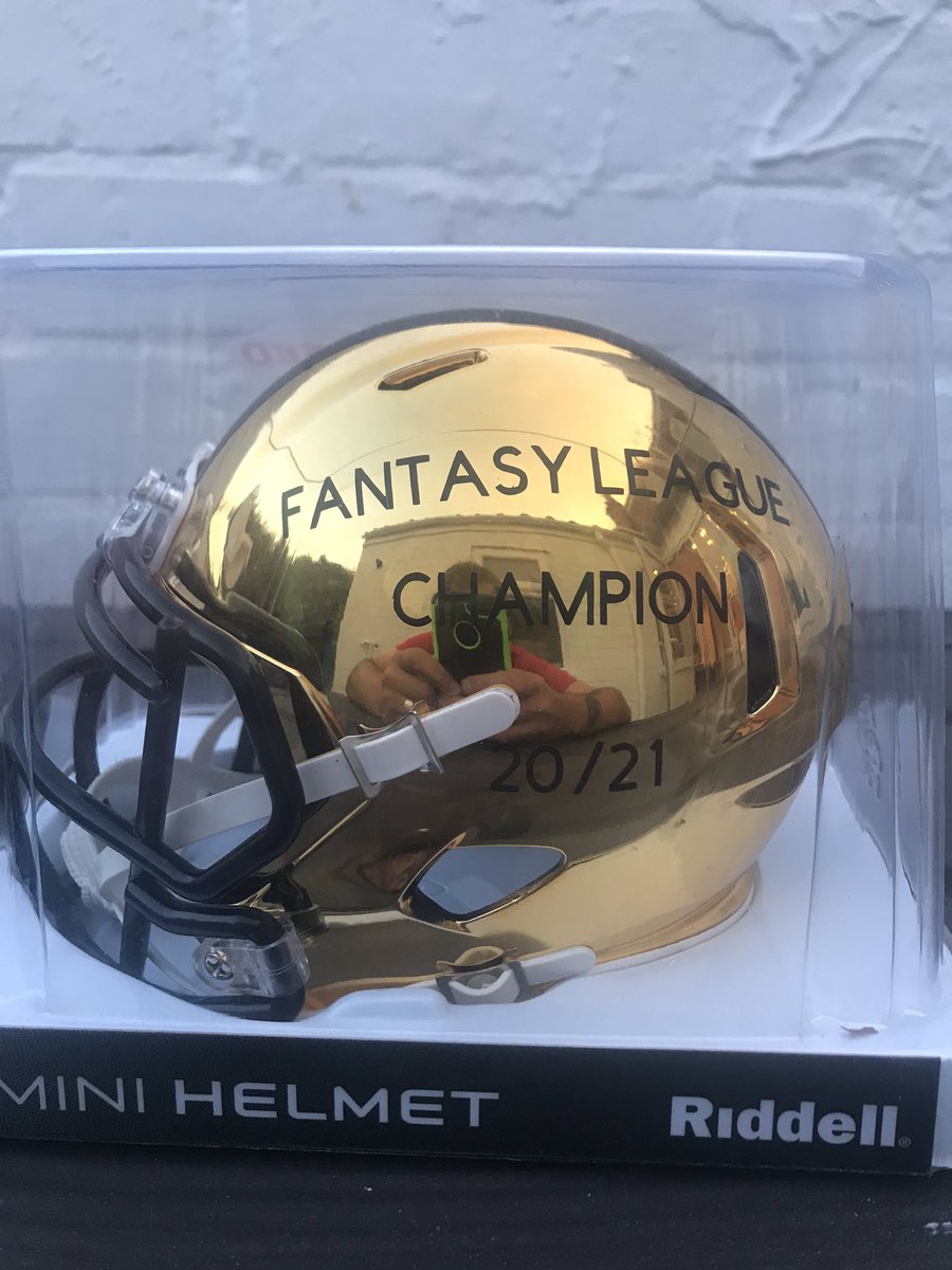 flipyourlidsuk's tweet photo. Fantasy is here so why not get your league a one of a kind trophy gold chrome mini, the text could be what ever you want, like the name of your league etc, if you have a league logo that could be incorporated too 

#fantasyfootball #fantasynfl #minihelmet #customhelmet #nfl https://t.co/pkVc6OQRT9
