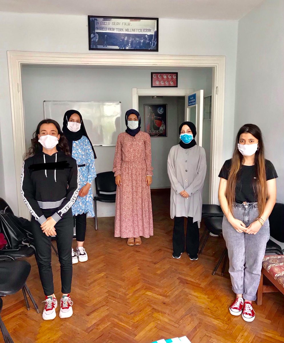 istanbuluoab's tweet photo. Beşiktaş Ülkü Ocakları Asena Birimi ; Kuran-ı Kerim Meali okuması ardından “Alparslan Türkeş’in Hayatı ve Fikriyatı” konulu seminer gerçekleştirdi. Sonrasında “Ülkücülük Nedir” konulu kompozisyon çalışması yaptı. https://t.co/vpmiqJxnSk