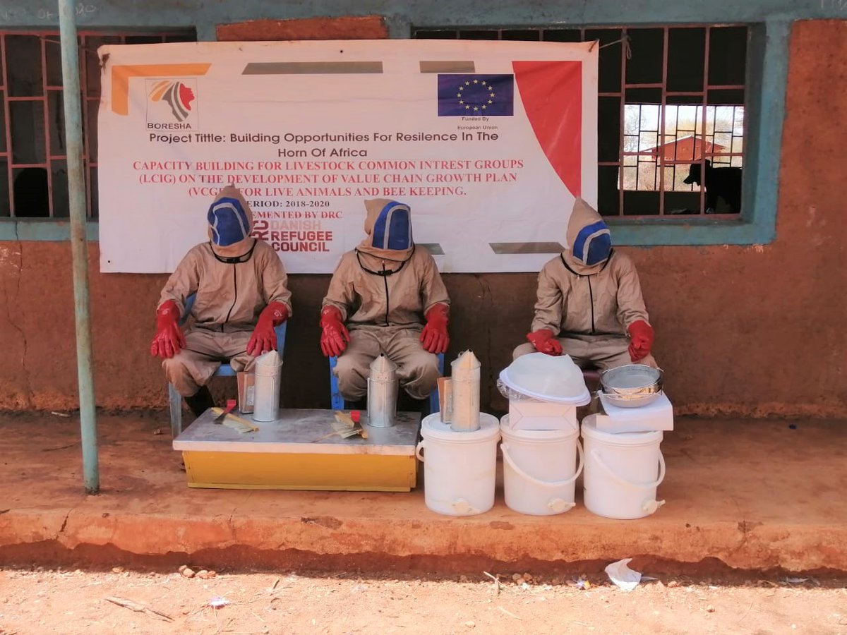BORESHA_HoA's tweet image. As part of our beekeeping🐝value chain development effort aimed at improving/diversifying livelihoods and household incomes we conducted a 4⃣day training of 2⃣5⃣ Livestock common interest group (LCIG) in Banisa, #Mandera. 

@EUinKenya | @europeaid