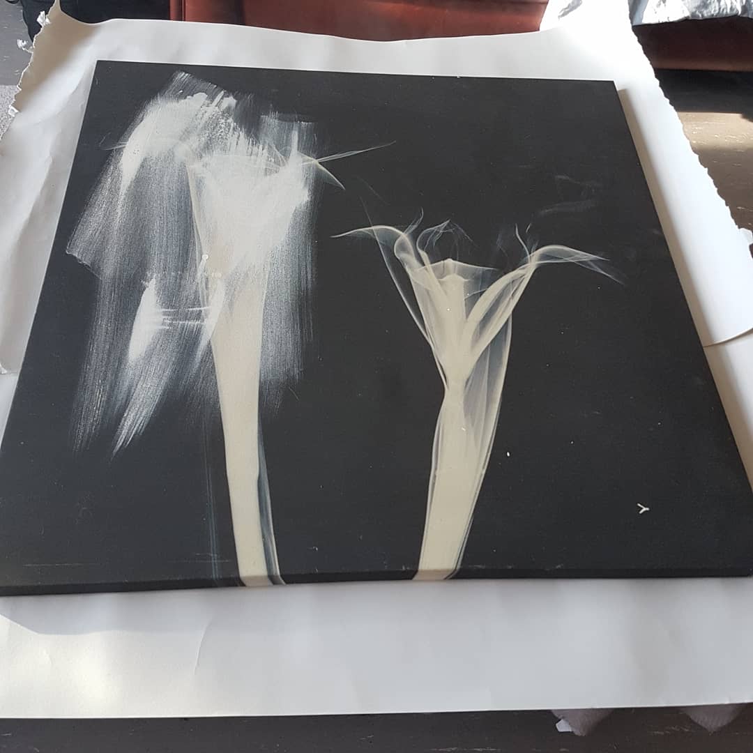 SazLou1985's tweet photo. I've had this canvas for years and it's been stuck in the cupboard so I decided I would do some more upcycling and I'm so happy with how it's turned out ⚡⚡
#Upcycling #Creative #OldToNew #KeepingMyMindActiveAndStrong #PaintMarkers #ImNoArtist https://t.co/FjltLlhouZ