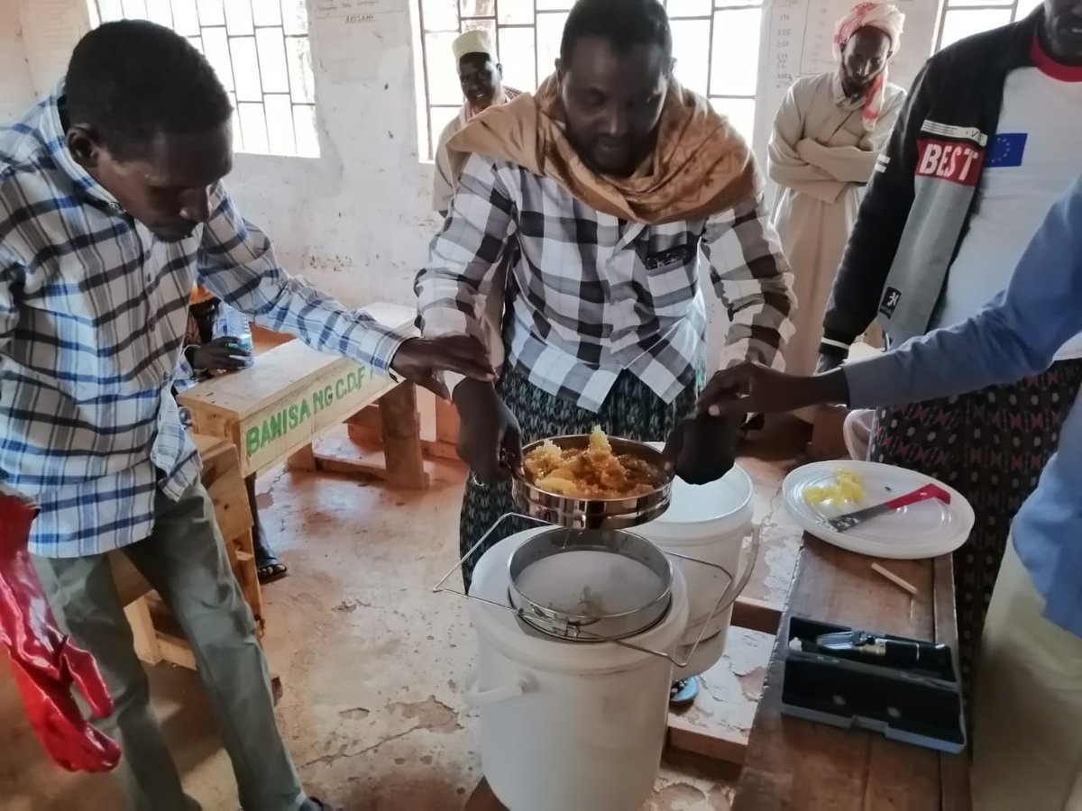 BORESHA_HoA's tweet image. As part of our beekeeping🐝value chain development effort aimed at improving/diversifying livelihoods and household incomes we conducted a 4⃣day training of 2⃣5⃣ Livestock common interest group (LCIG) in Banisa, #Mandera. 

@EUinKenya | @europeaid