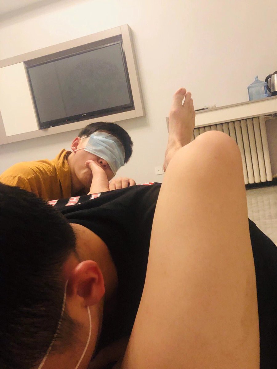 yonggan19's tweet photo. 这样还是觉得不够，再来一个狗子就好了，起步舔一个小时，畜生能来北京或北京内的可以报名……#脚奴 #榨金 #吸金 #金钱压榨 #绿奴 #傻逼提款机 #人形提款机 #报销奴 #账单奴 #工资奴 #曝光奴 #榨金 #无脑贡 #十分钟金钱游戏 #男性崇拜 #深喉 #舔脚 #圣水 https://t.co/dNx9hnCwxW