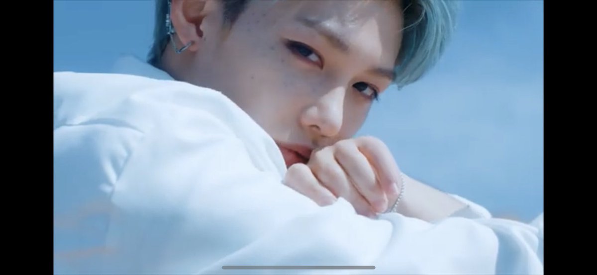 StayMoon6's tweet photo. Wish you a beautiful day! 💕
🎊🎁 Happy Birthday 🎂🎉 
Stay as you are, you are amazing!

#Beautiful #FelixSunshineDay #Felix #strayKids #FelixSunshine #felixday https://t.co/j6Km8nBlmZ